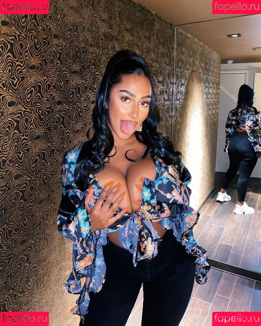 iLLi.y Onlyfans Photo Gallery 