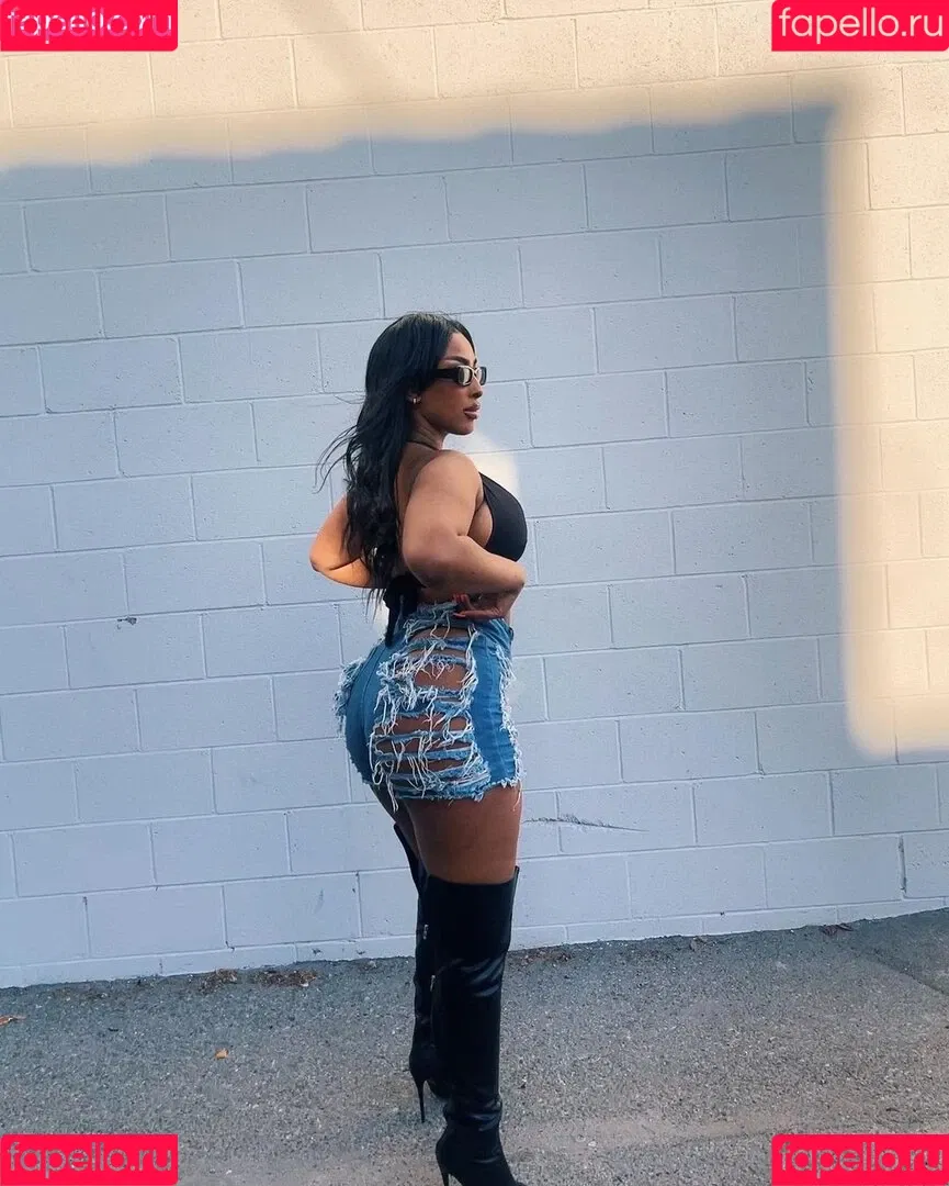 iLLi.y Onlyfans Photo Gallery 