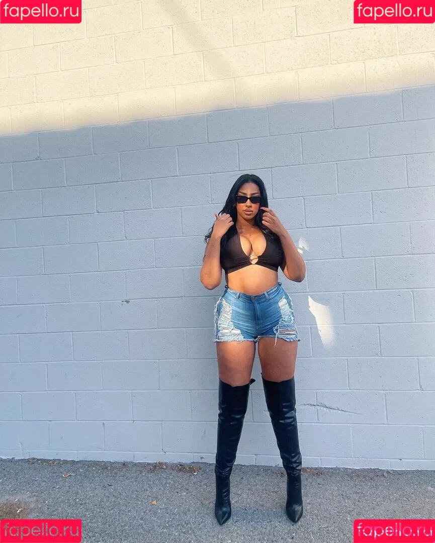 iLLi.y Onlyfans Photo Gallery 