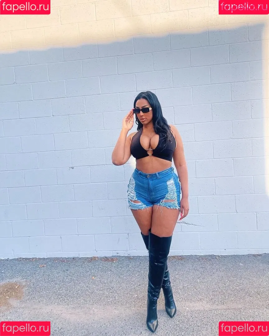 iLLi.y Onlyfans Photo Gallery 