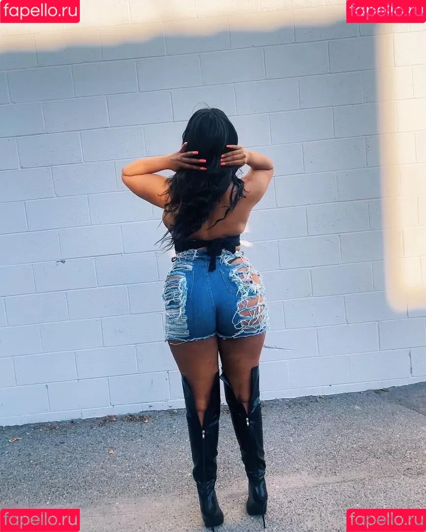 iLLi.y Onlyfans Photo Gallery 