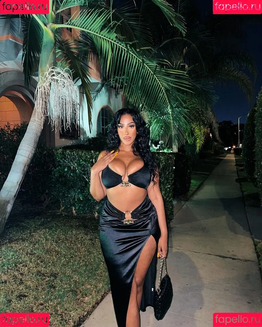 iLLi.y Onlyfans Photo Gallery 