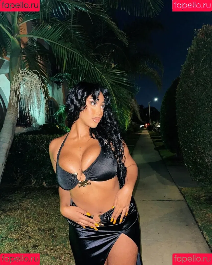 iLLi.y Onlyfans Photo Gallery 