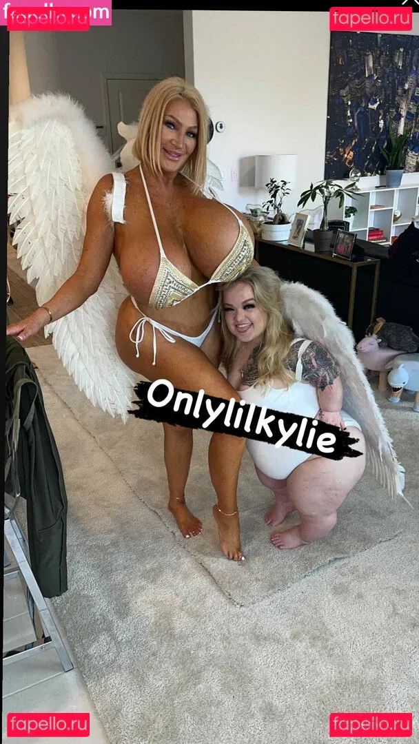 officialkylie Onlyfans Photo Gallery 