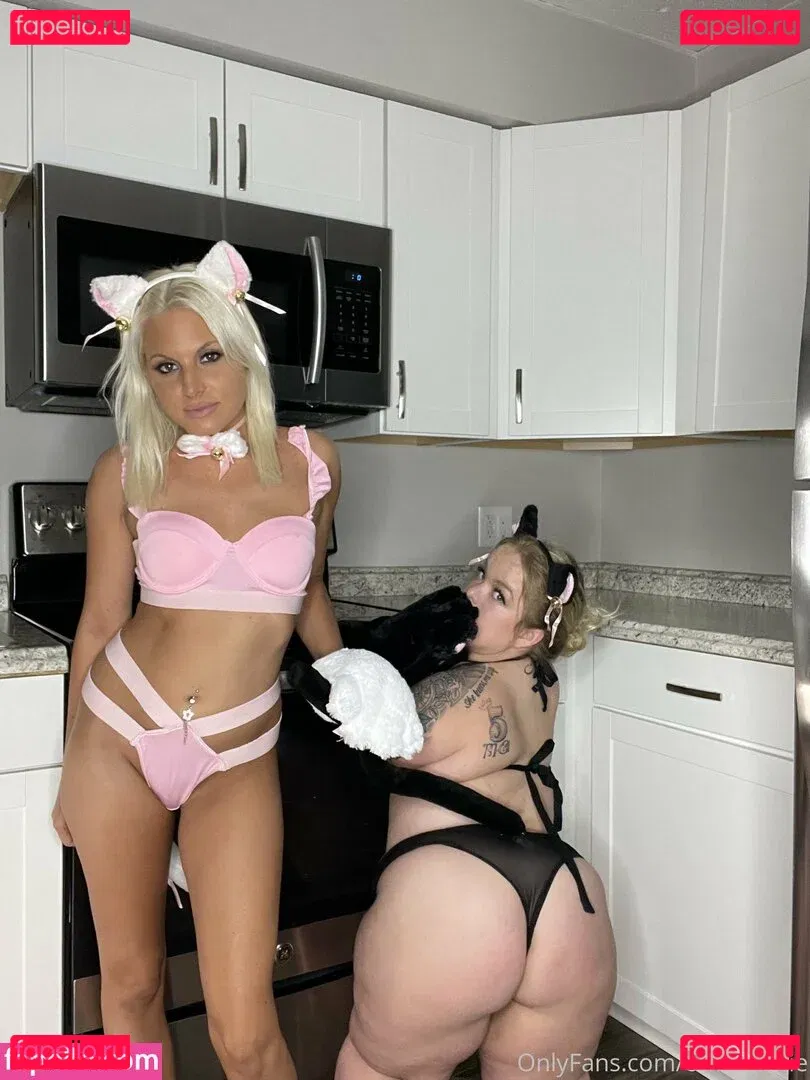 officialkylie Onlyfans Photo Gallery 