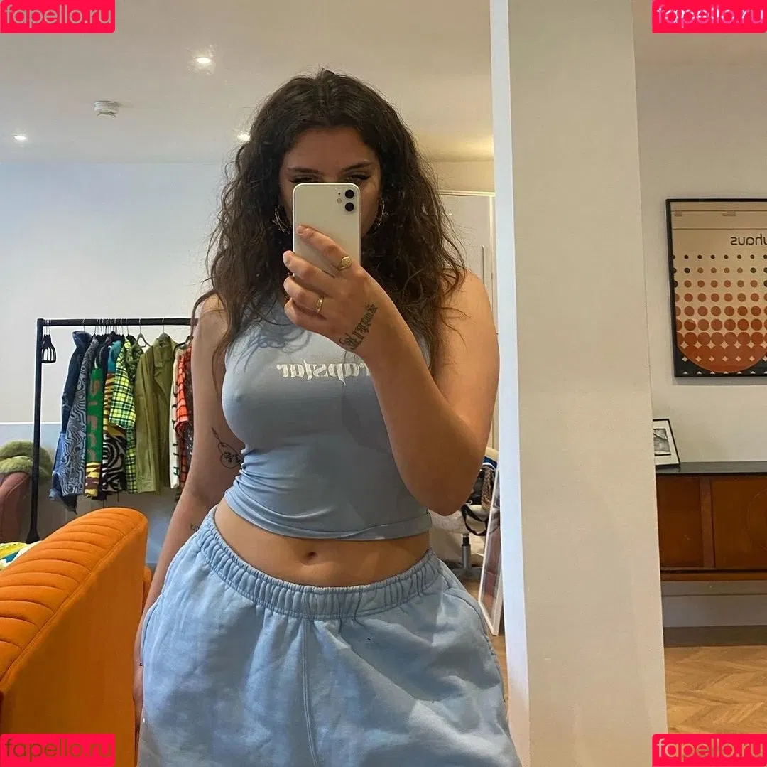 Mae Muller Onlyfans Photo Gallery 