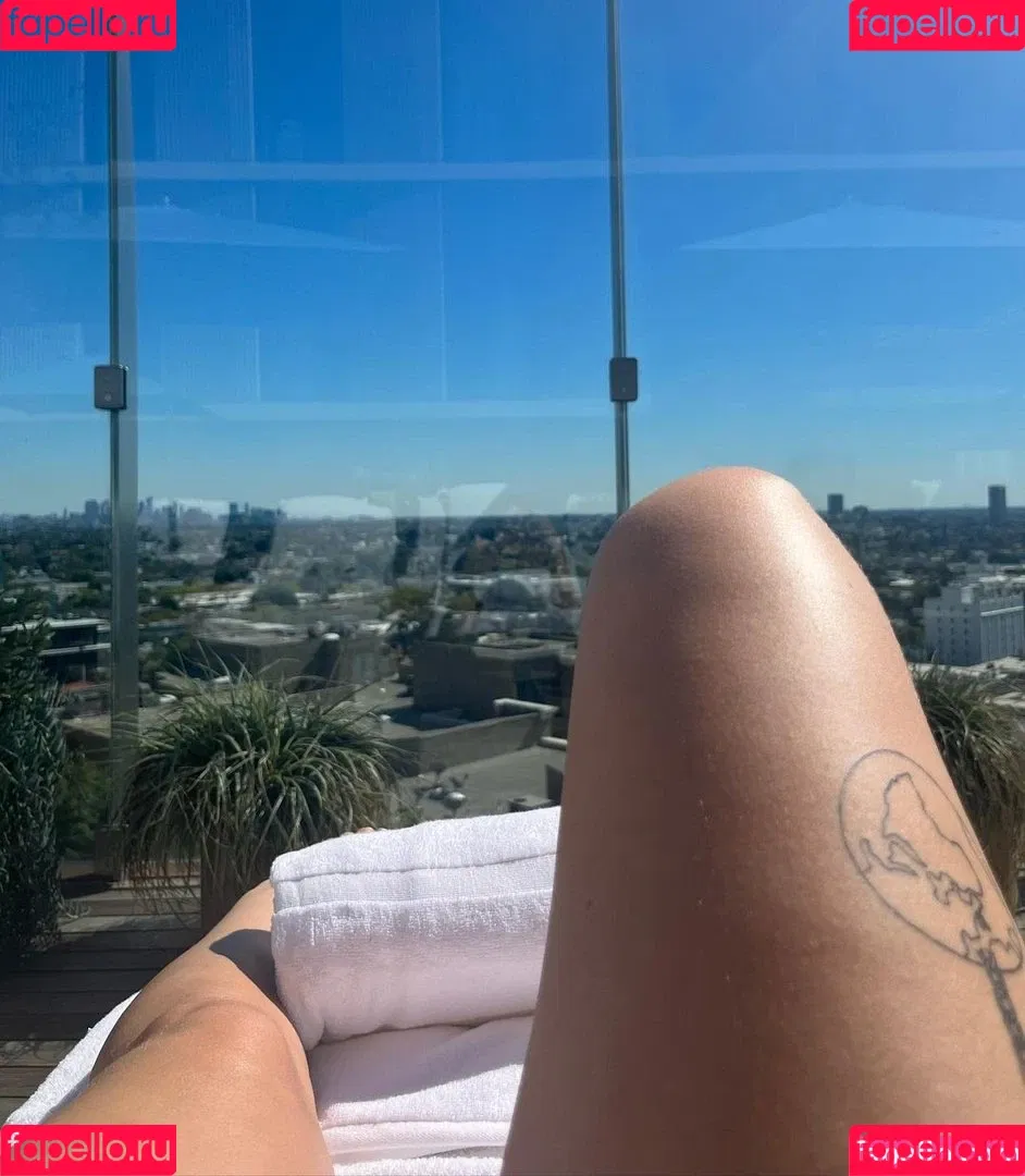 Mae Muller Onlyfans Photo Gallery 