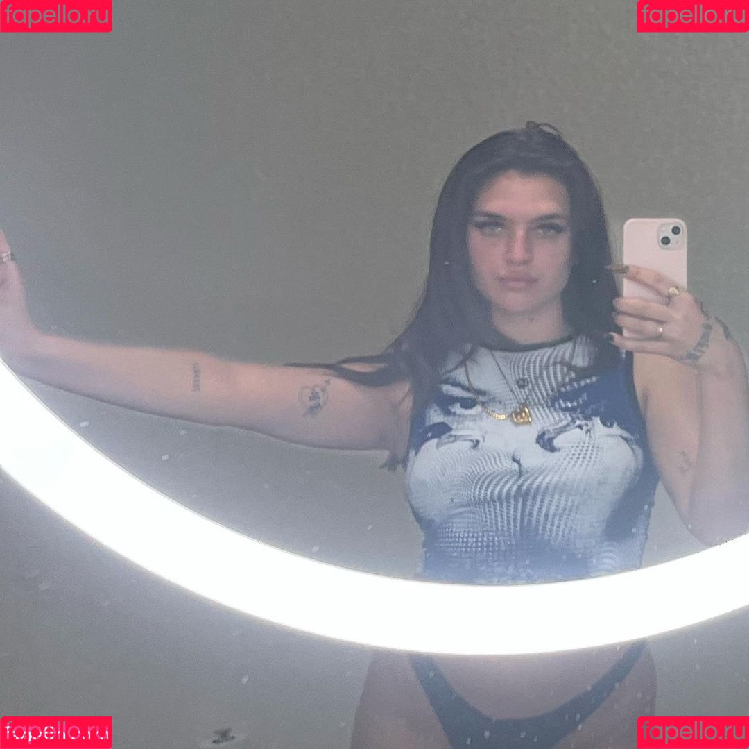 Mae Muller Onlyfans Photo Gallery 