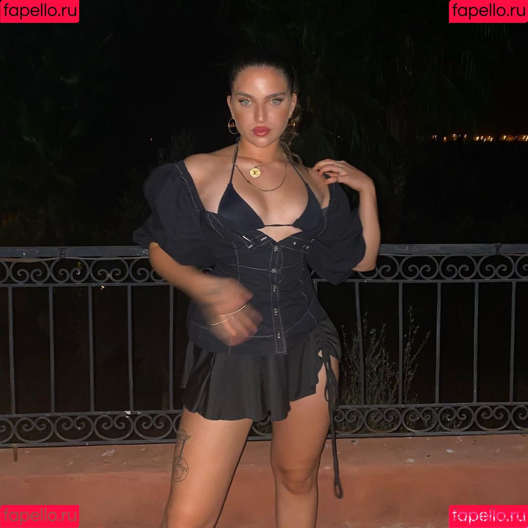 Mae Muller Onlyfans Photo Gallery 