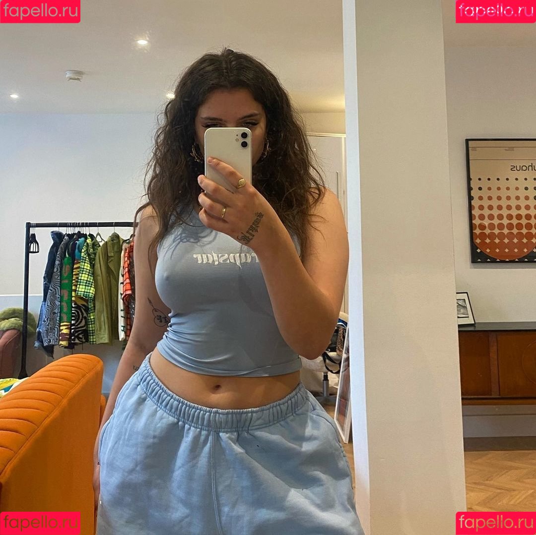 Mae Muller Onlyfans Photo Gallery 