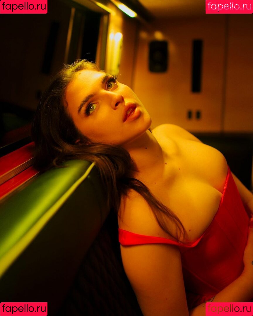 Mae Muller Onlyfans Photo Gallery 