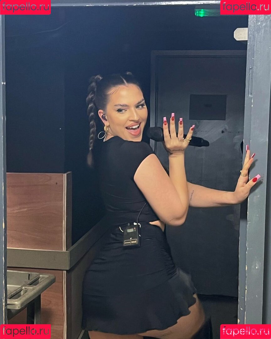 Mae Muller Onlyfans Photo Gallery 