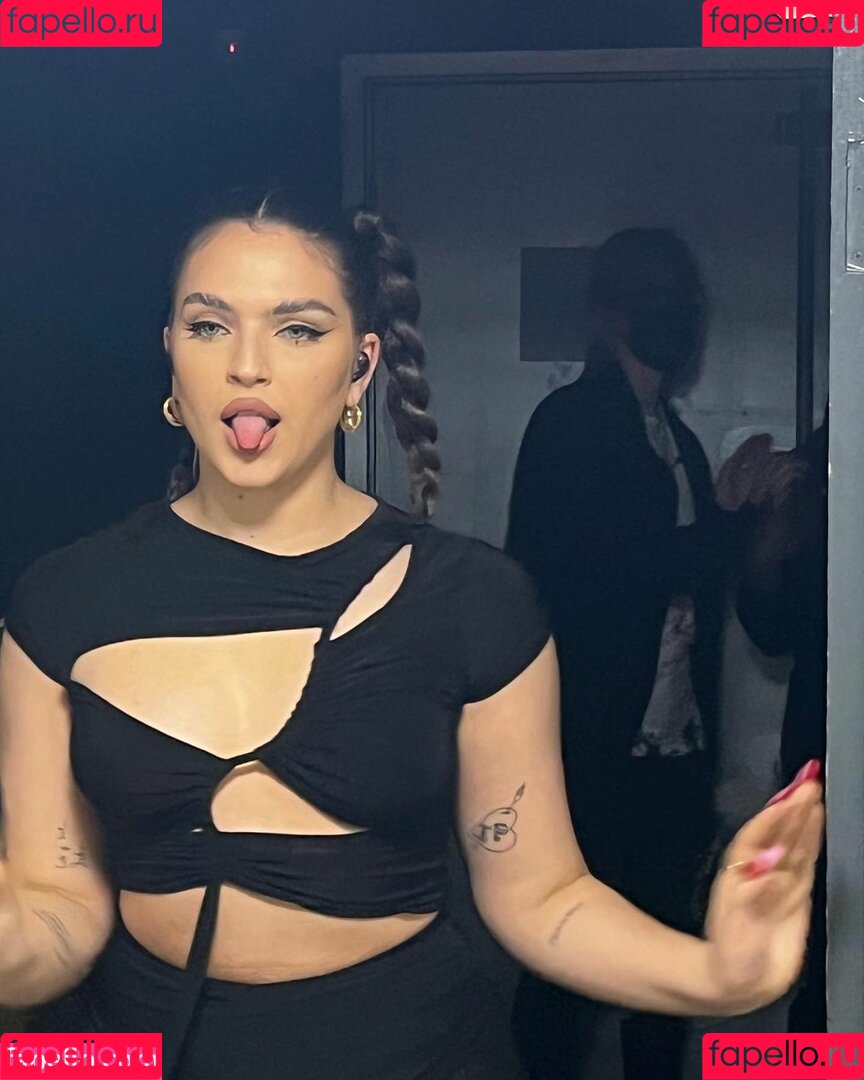 Mae Muller Onlyfans Photo Gallery 