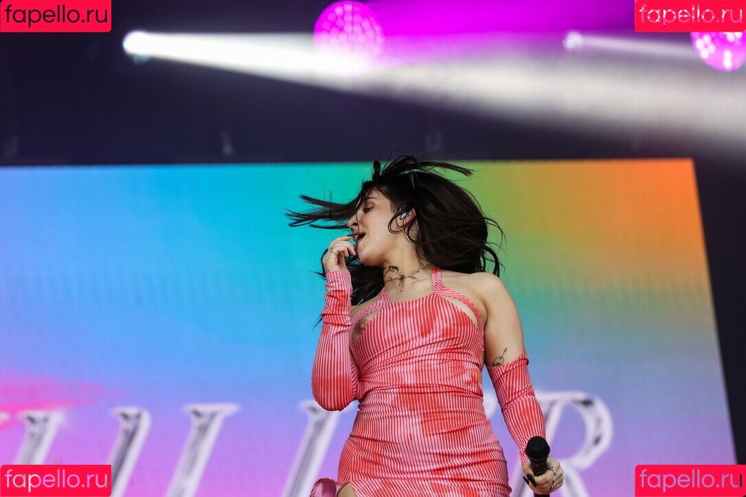 Mae Muller Onlyfans Photo Gallery 