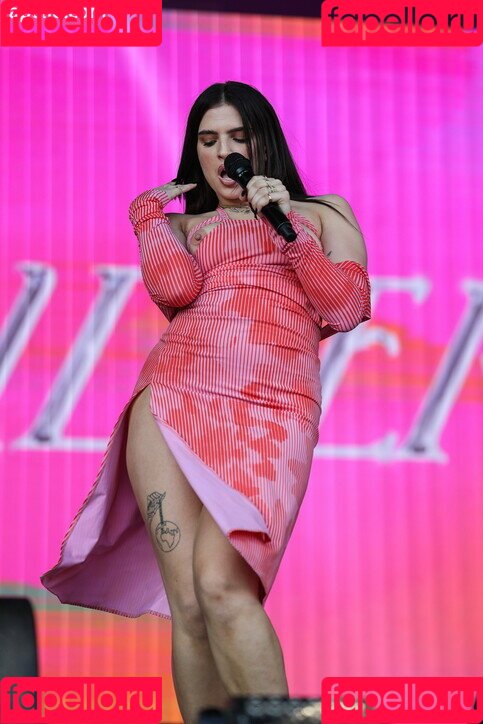 Mae Muller Onlyfans Photo Gallery 