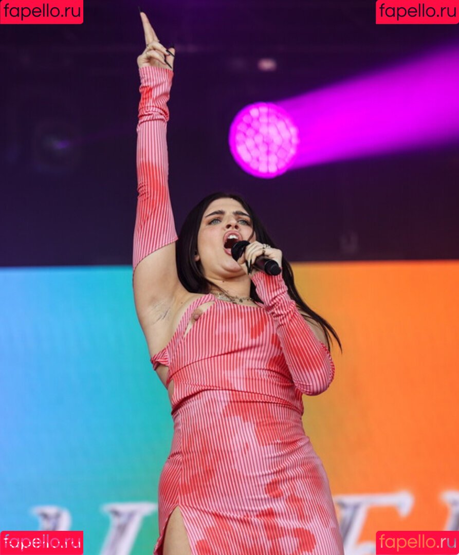 Mae Muller Onlyfans Photo Gallery 