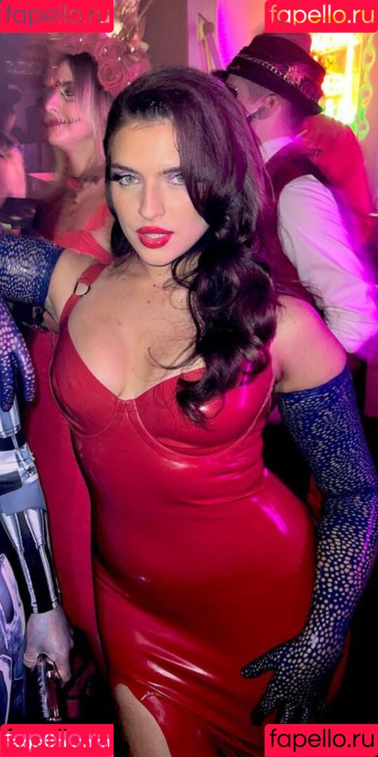 Mae Muller Onlyfans Photo Gallery 