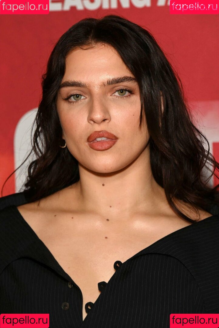 Mae Muller Onlyfans Photo Gallery 