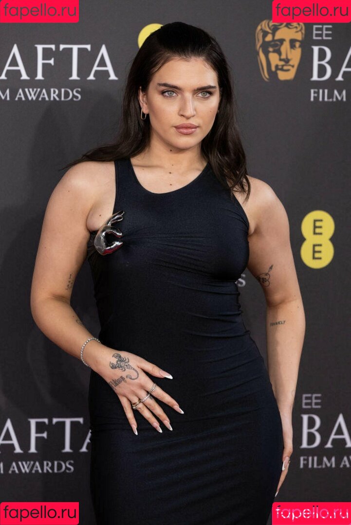 Mae Muller Onlyfans Photo Gallery 