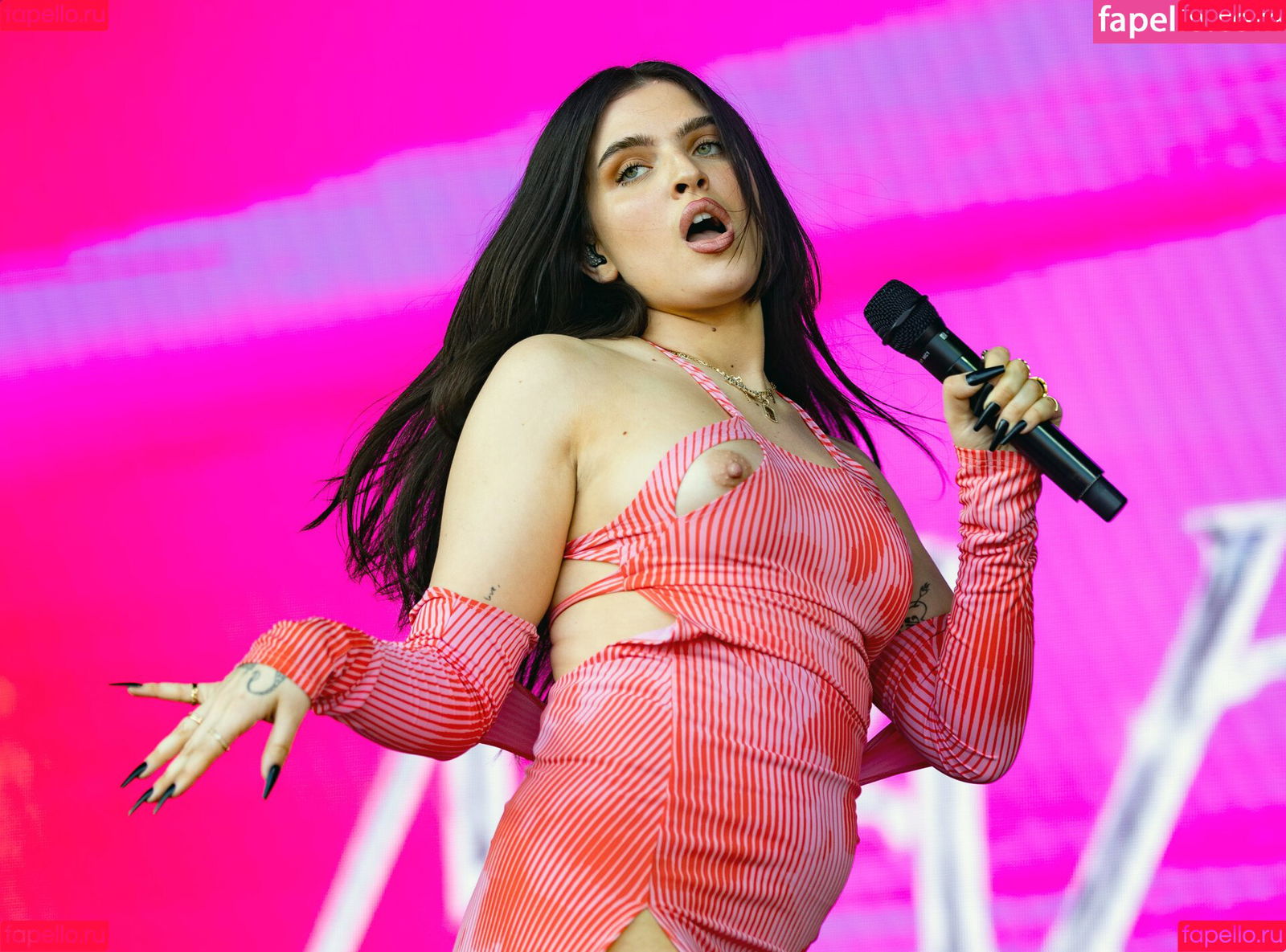 Mae Muller Onlyfans Photo Gallery 