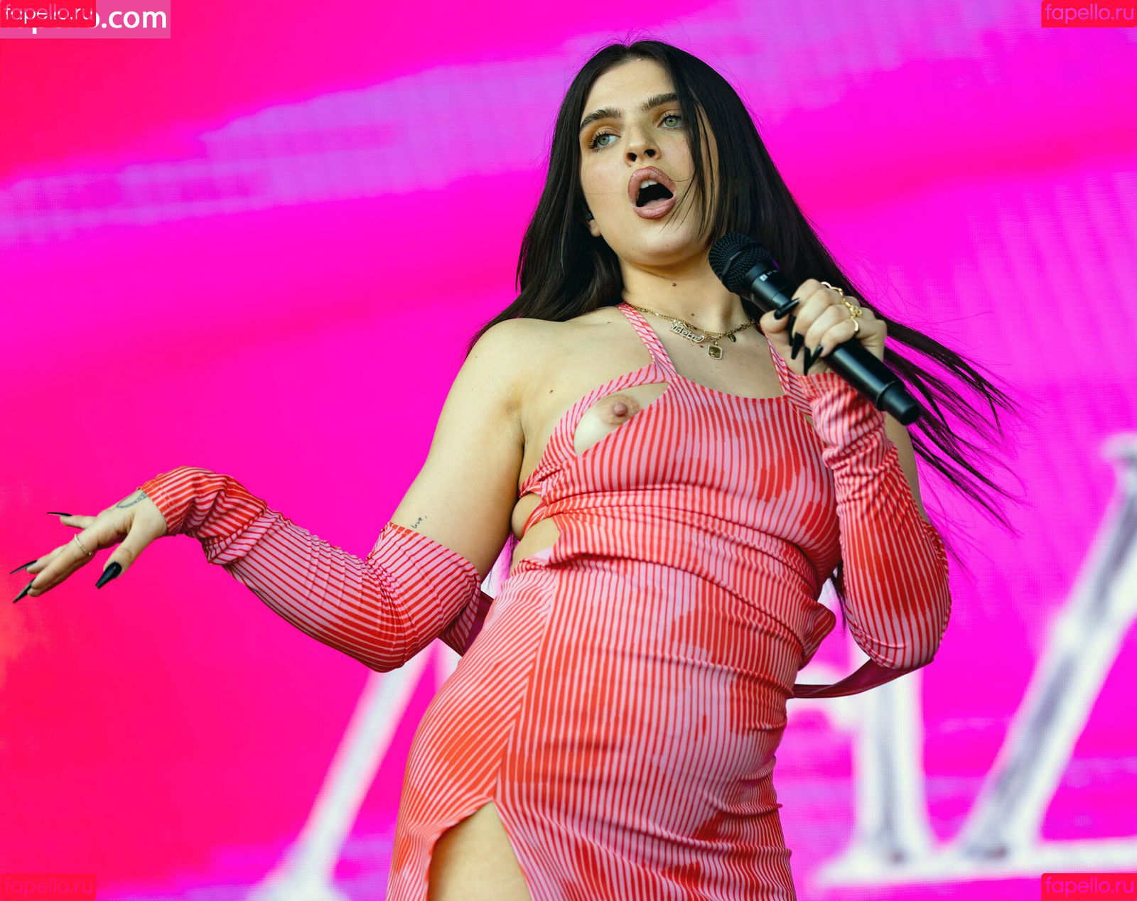 Mae Muller Onlyfans Photo Gallery 