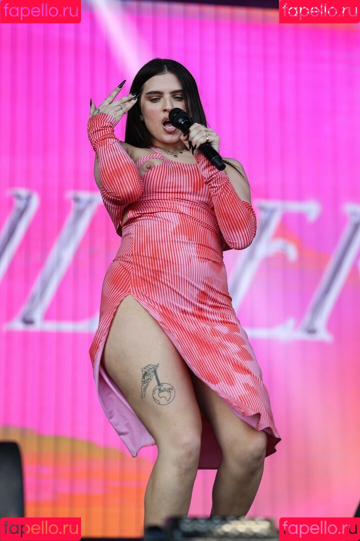 Mae Muller Onlyfans Photo Gallery 