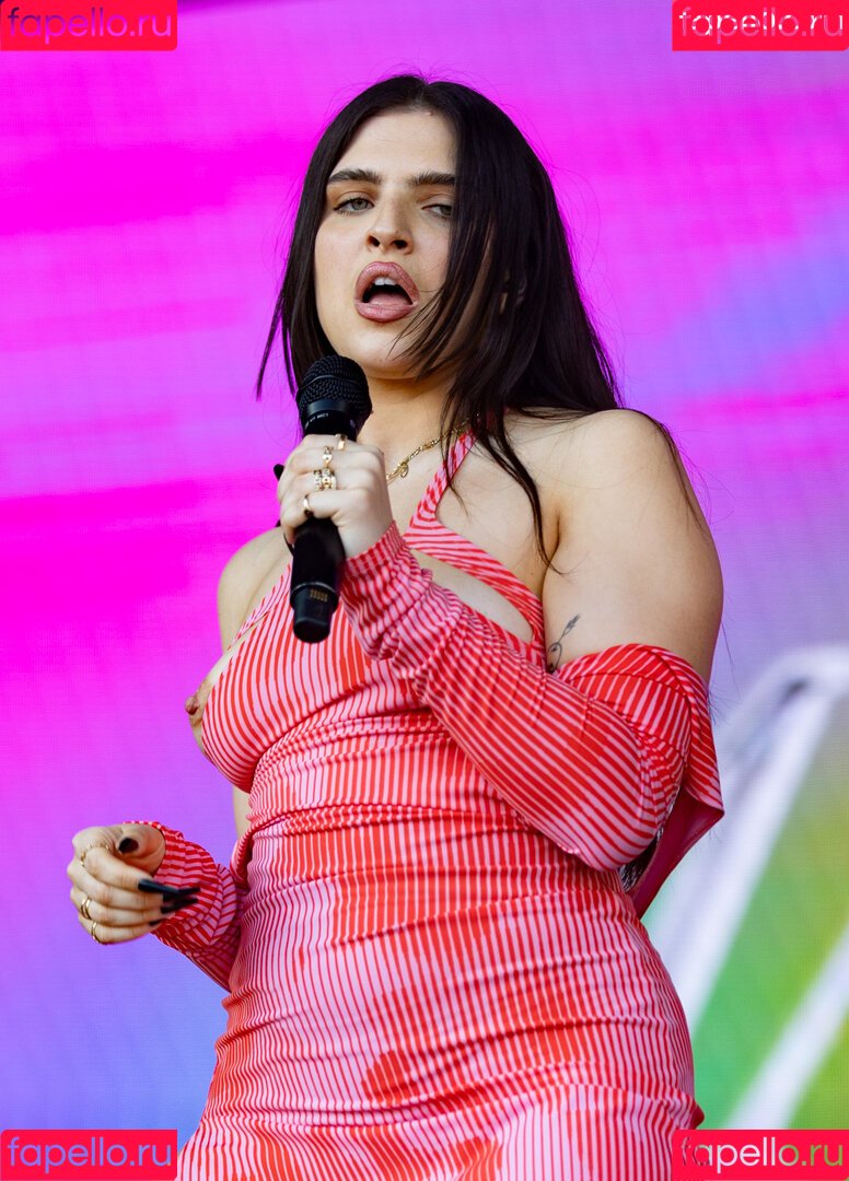 Mae Muller Onlyfans Photo Gallery 