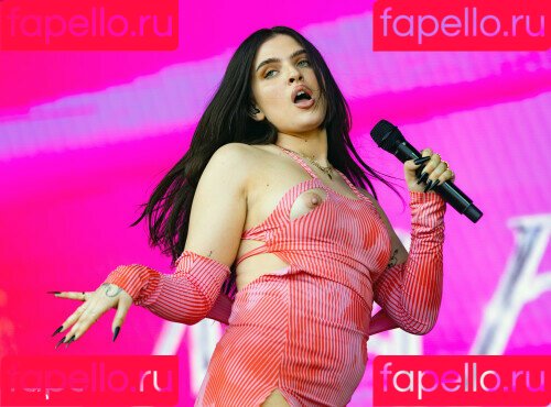 Mae Muller Onlyfans Photo Gallery 