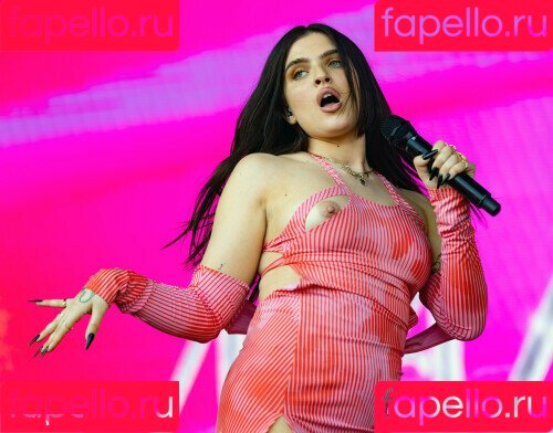 Mae Muller Onlyfans Photo Gallery 