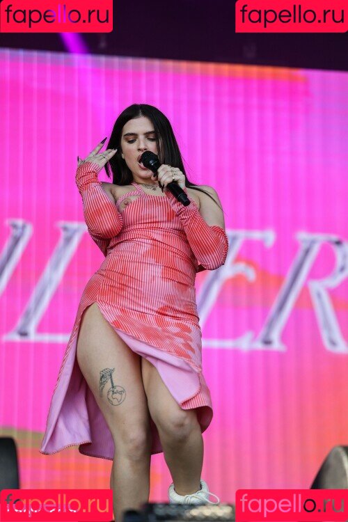 Mae Muller Onlyfans Photo Gallery 