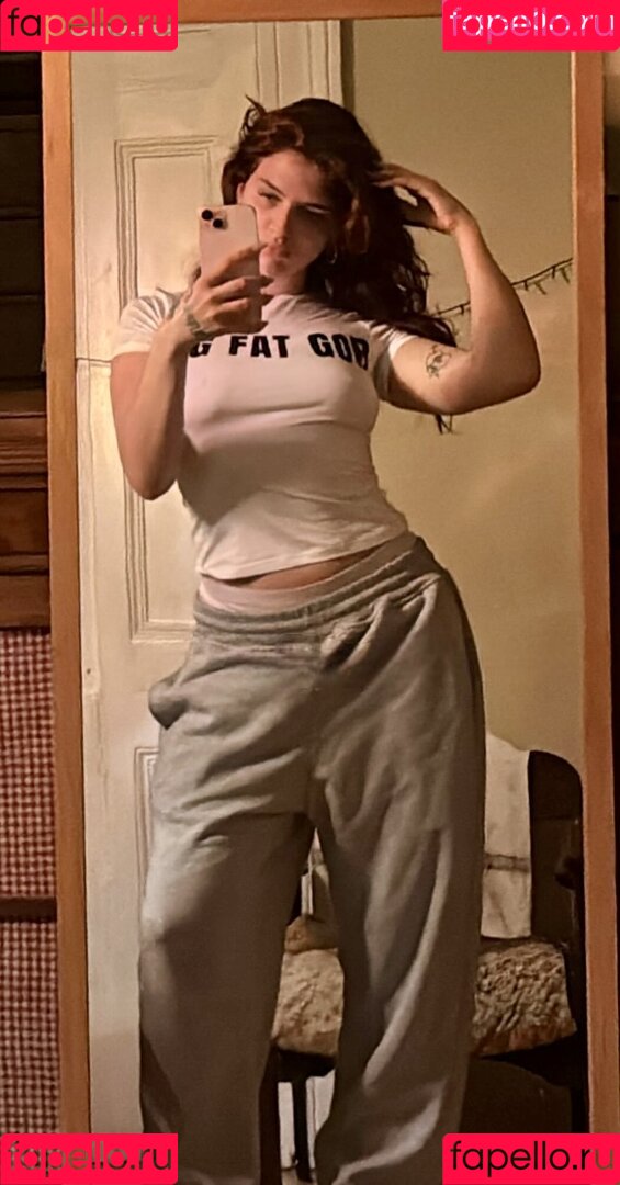 Mae Muller Onlyfans Photo Gallery 