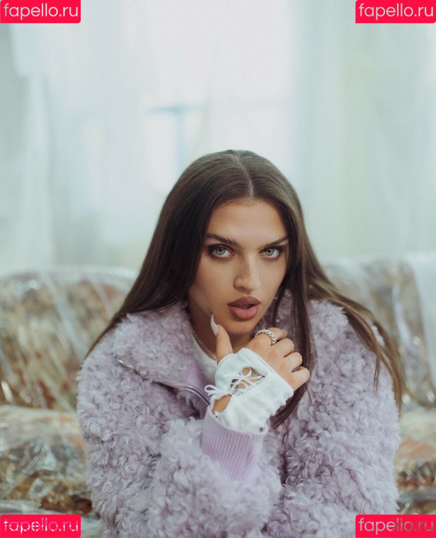 Mae Muller Onlyfans Photo Gallery 