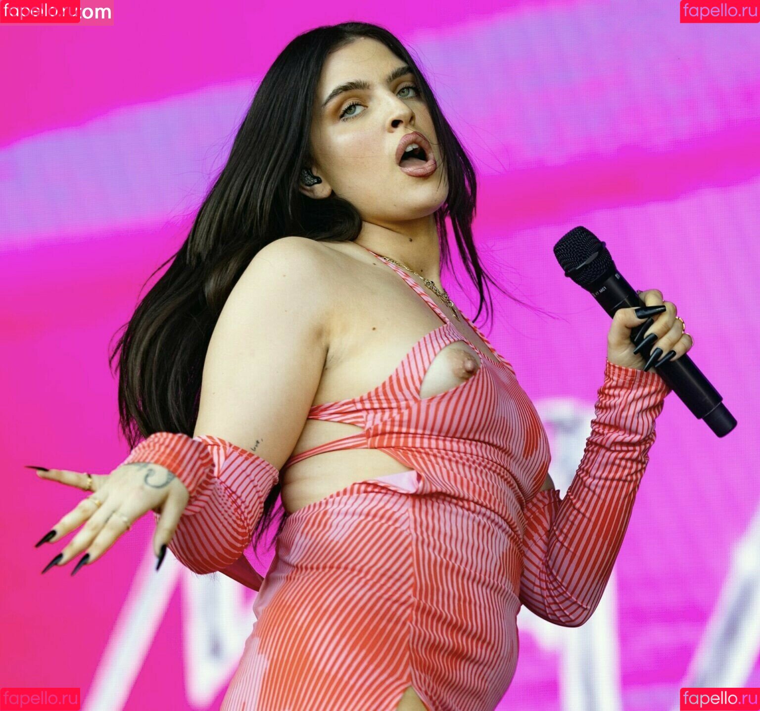 Mae Muller Onlyfans Photo Gallery 