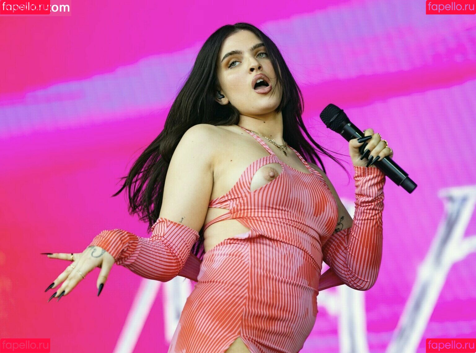 Mae Muller Onlyfans Photo Gallery 