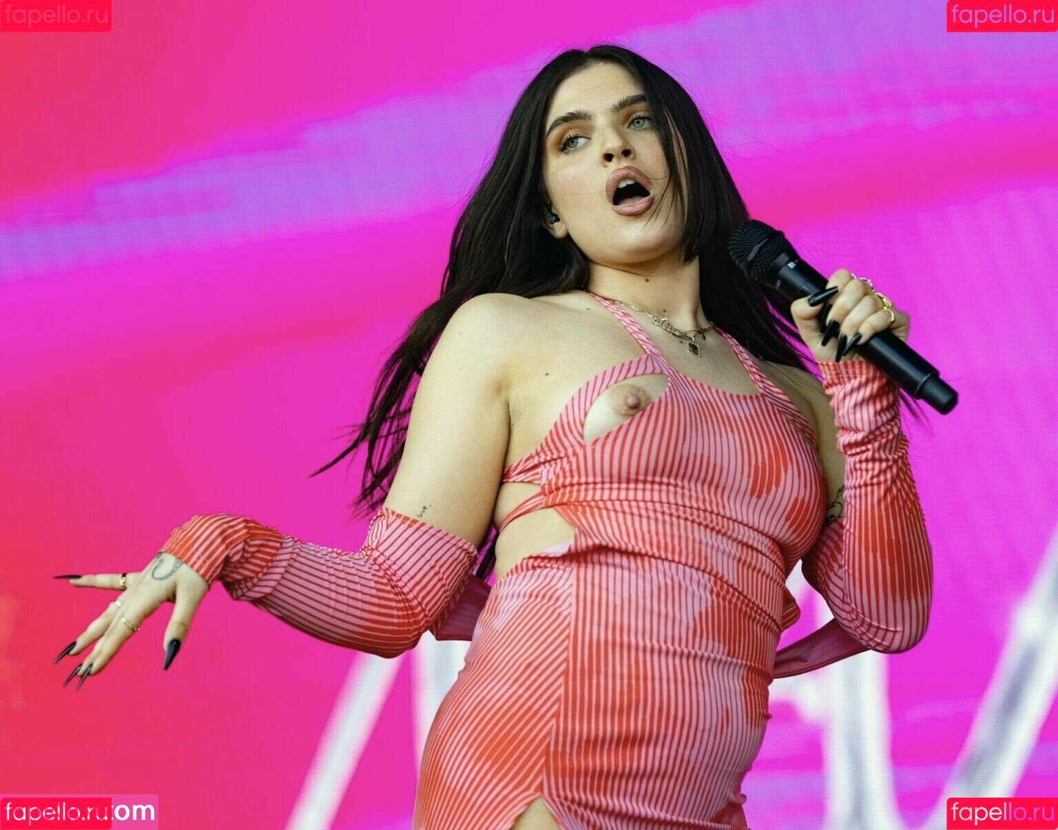 Mae Muller Onlyfans Photo Gallery 