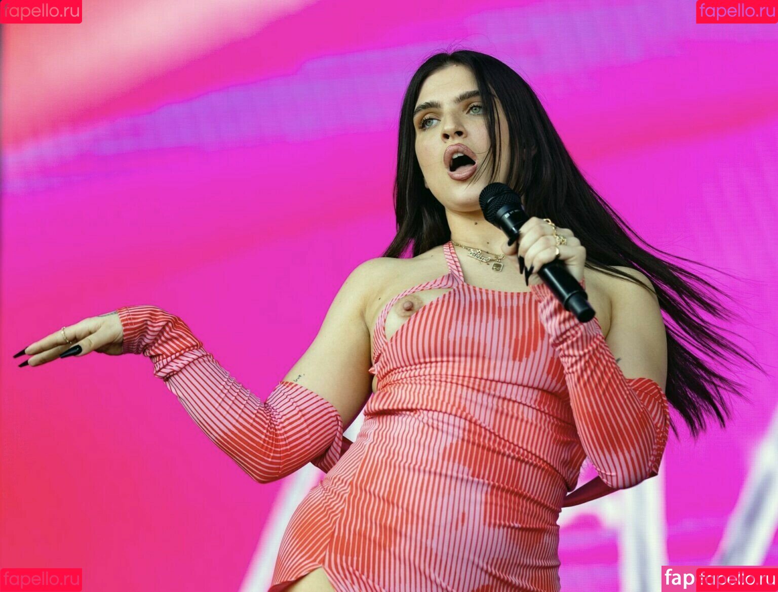 Mae Muller Onlyfans Photo Gallery 