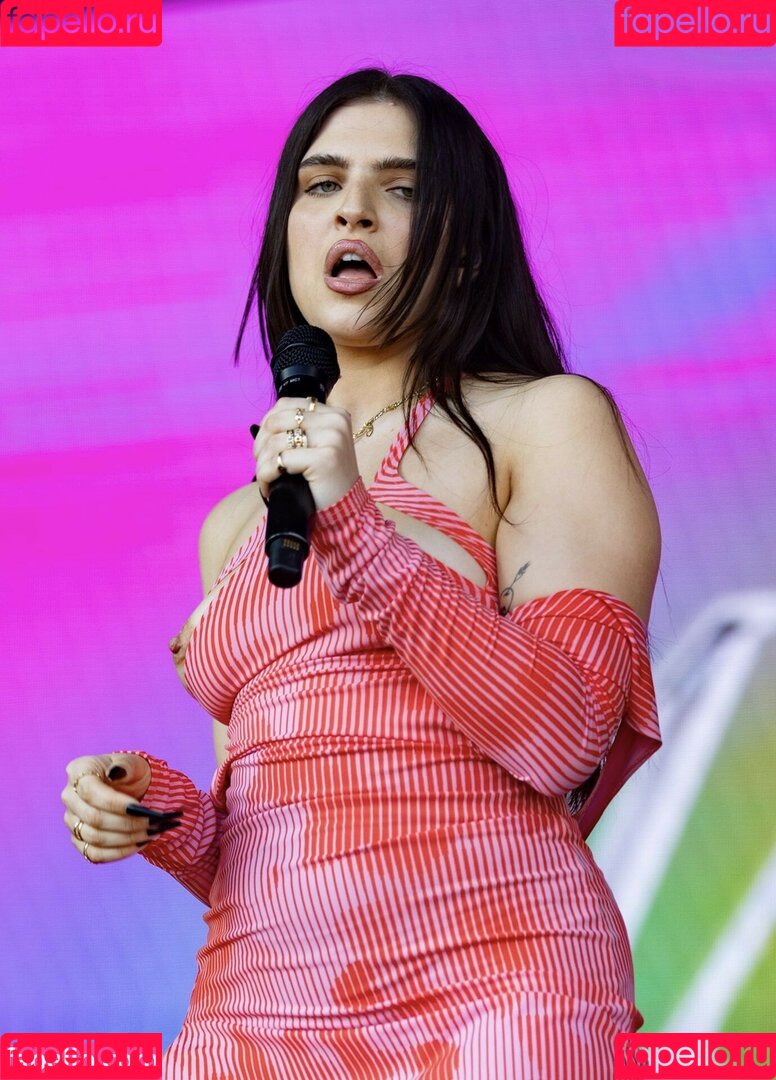 Mae Muller Onlyfans Photo Gallery 