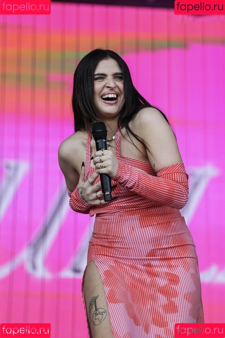 Mae Muller Onlyfans Photo Gallery 