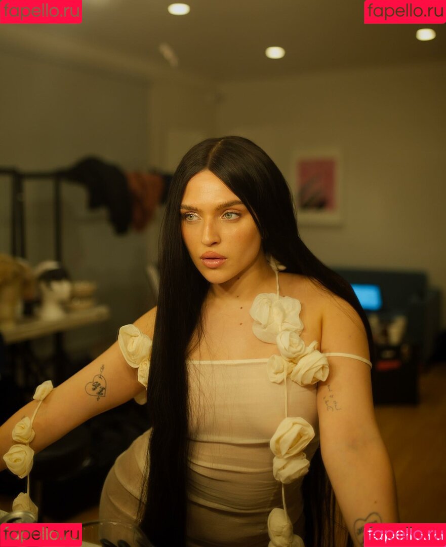 Mae Muller Onlyfans Photo Gallery 