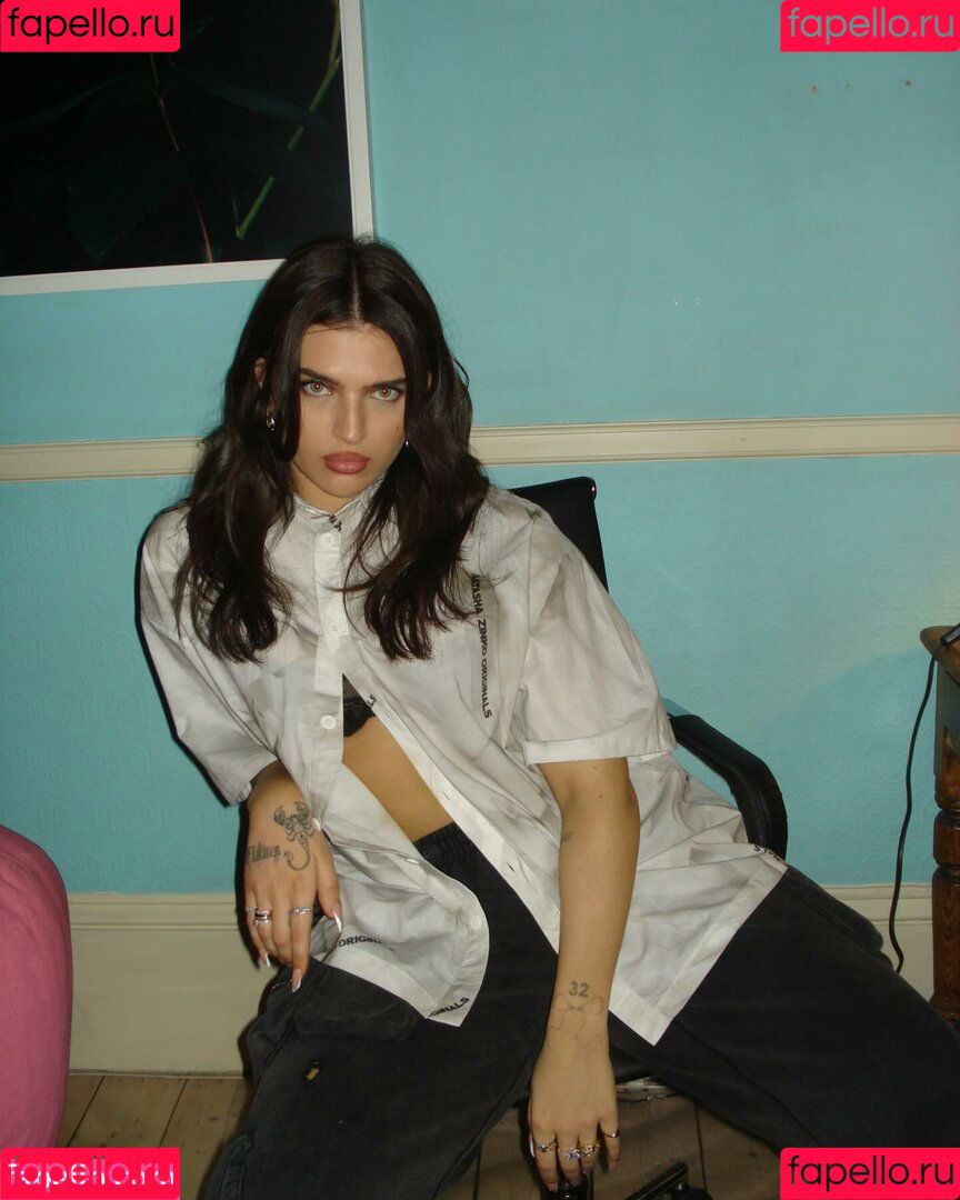 Mae Muller Onlyfans Photo Gallery 