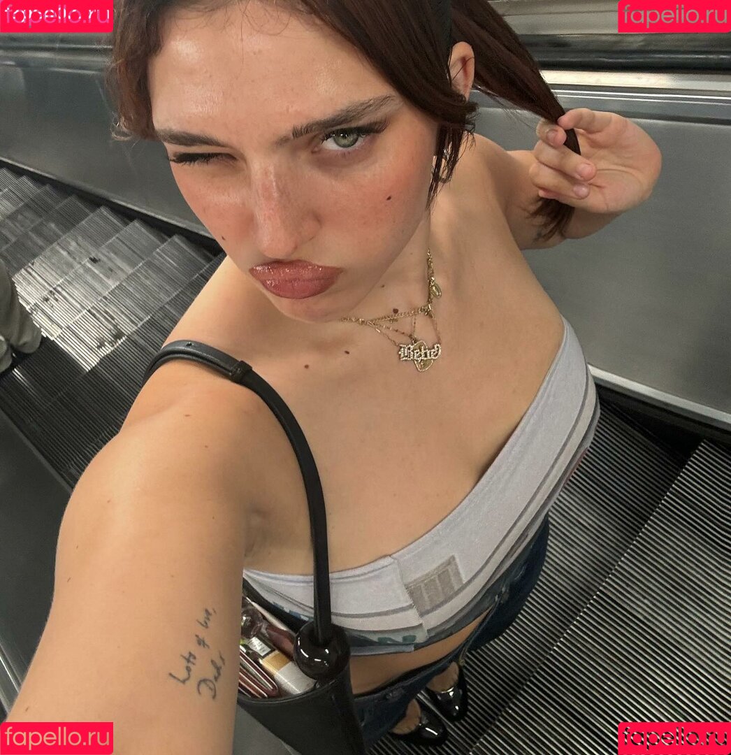 Mae Muller Onlyfans Photo Gallery 