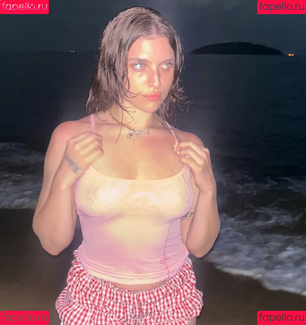 Mae Muller Onlyfans Photo Gallery 