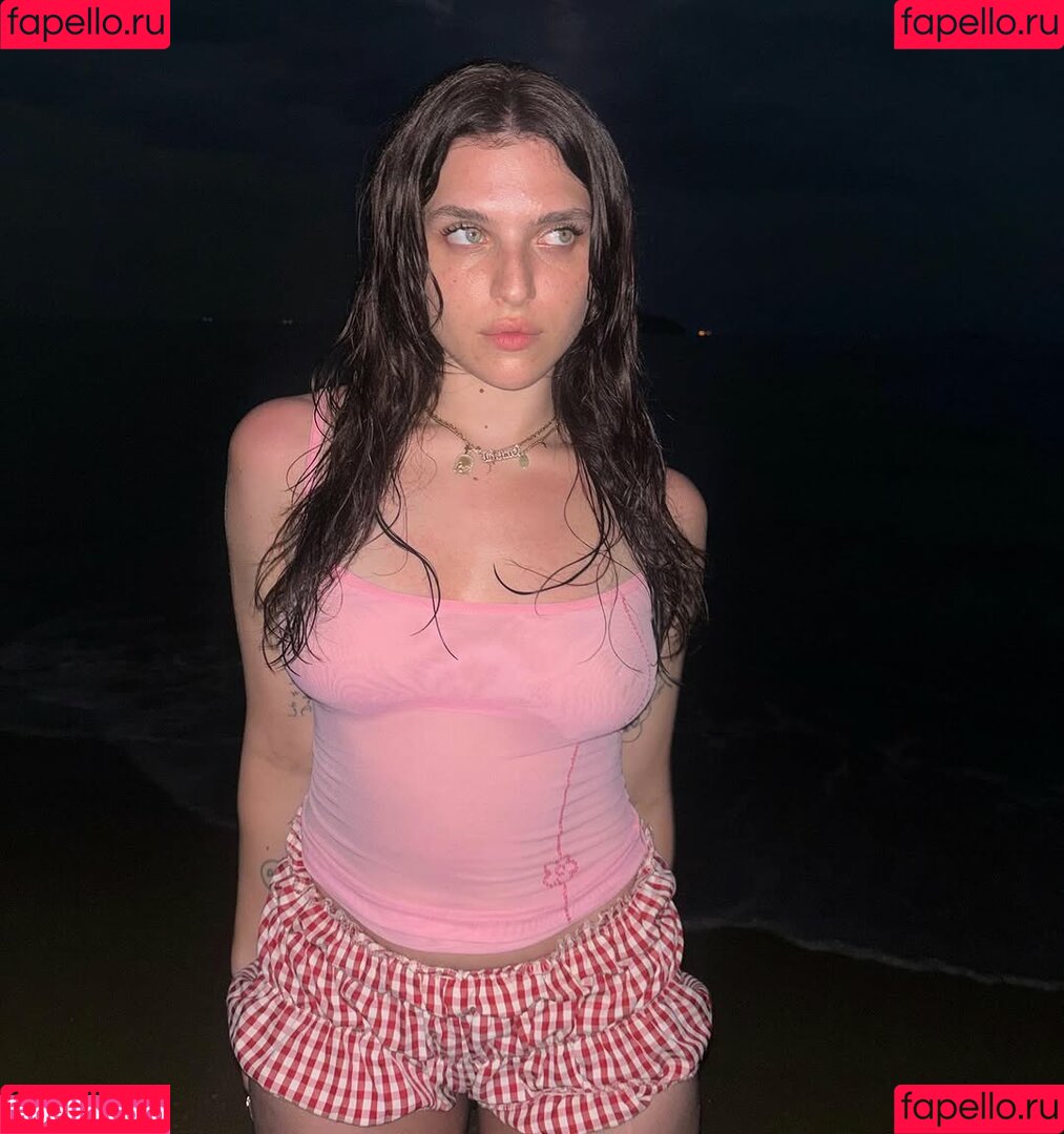 Mae Muller Onlyfans Photo Gallery 