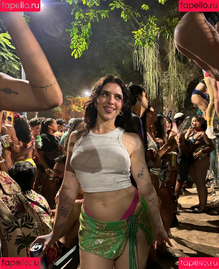 Mae Muller Onlyfans Photo Gallery 