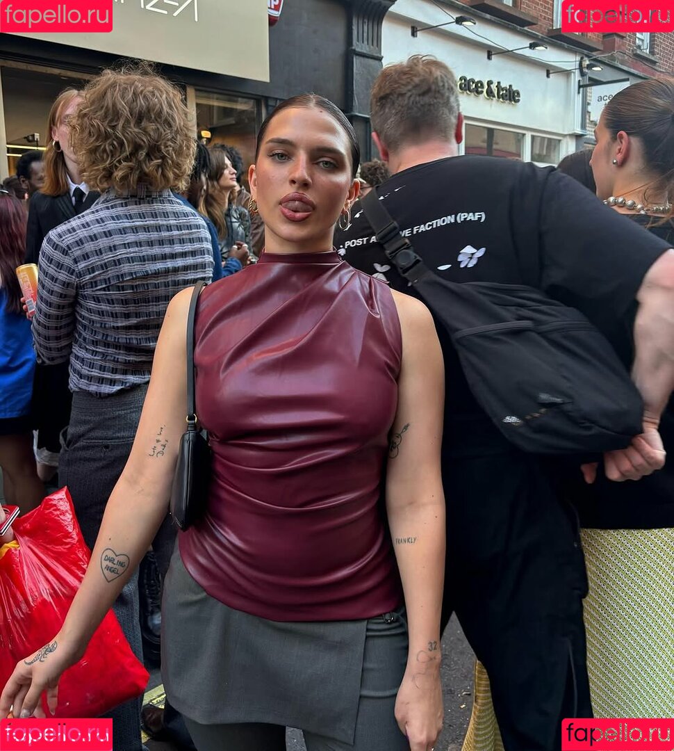 Mae Muller Onlyfans Photo Gallery 