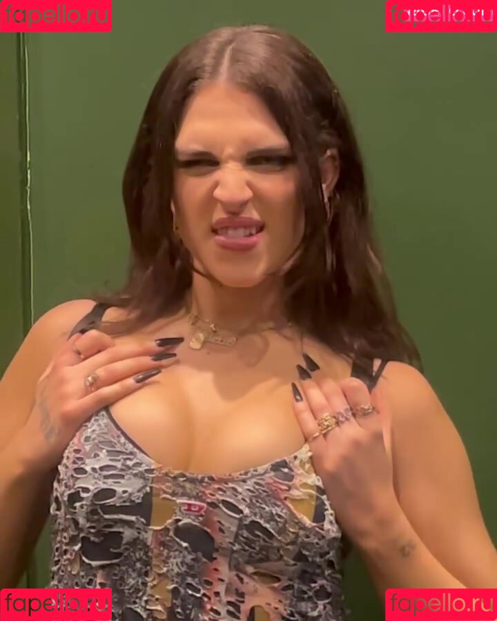 Mae Muller Onlyfans Photo Gallery 