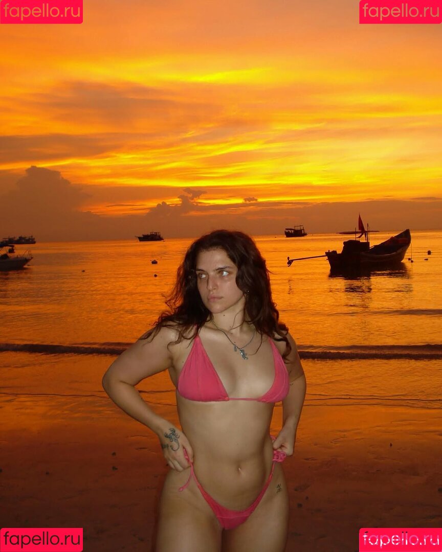 Mae Muller Onlyfans Photo Gallery 