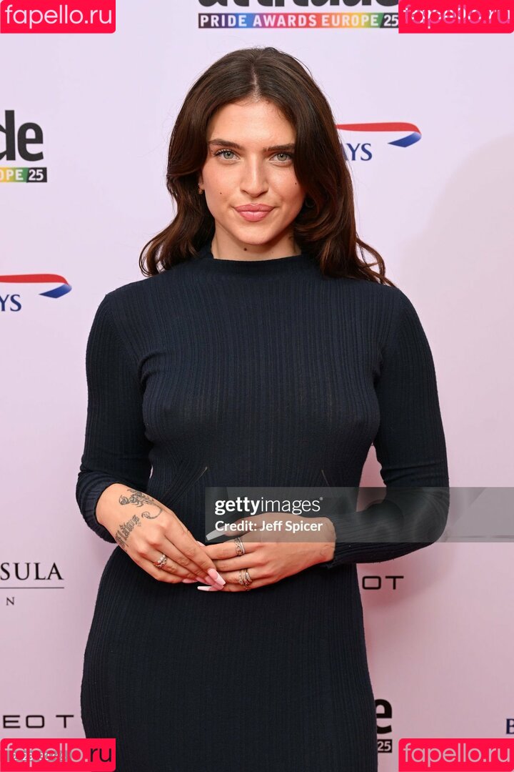 Mae Muller Onlyfans Photo Gallery 