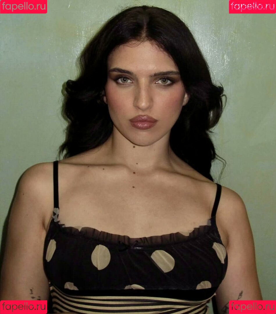 Mae Muller Onlyfans Photo Gallery 