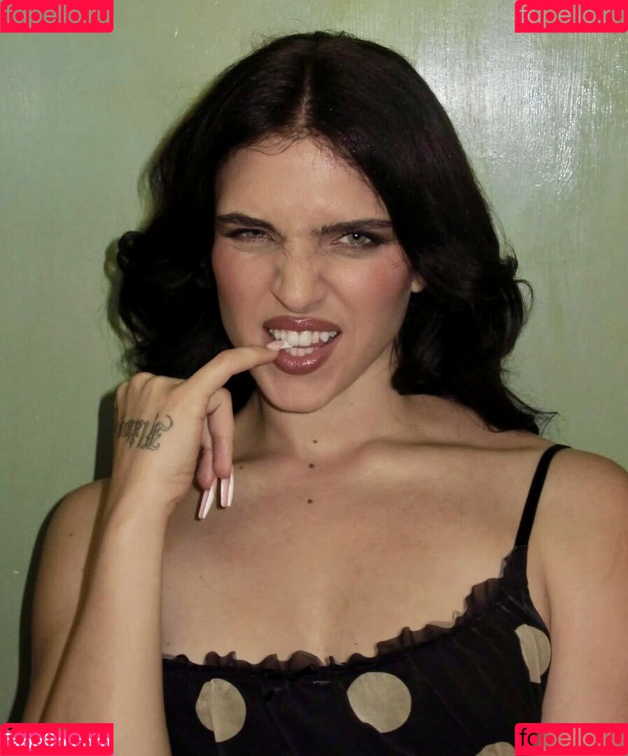 Mae Muller Onlyfans Photo Gallery 